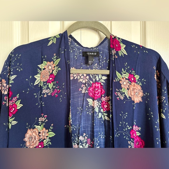 Torrid Floral Kimono, size 00 - Picture 5 of 10